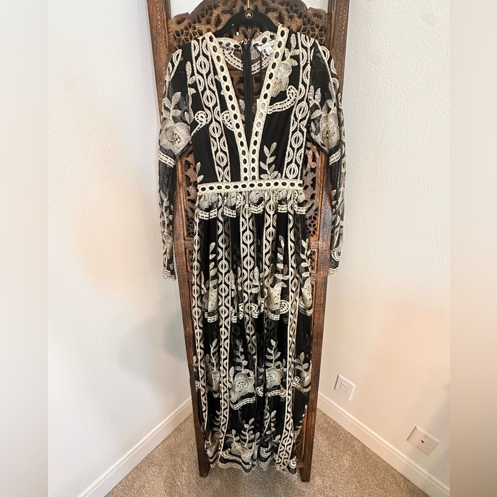 Dress Day Black and Cream Maxi Dress - Picture 2 of 3